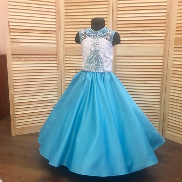Girls gown size 4